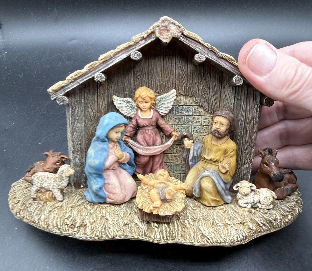 Avon Christmas Mini Nativity Scene With Joseph Mary & Baby Jesus EUC -LO32